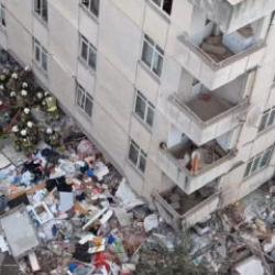 Maltepe&rsquo;deki&nbsp; 5 kişiye mezar olan binada&nbsp;skandal detay: Kolondan deniz kabuğu &ccedil;ıktı!