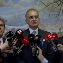 &Ouml;mer &Ccedil;elik'ten &Ouml;zg&uuml;r &Ouml;zel'in s&ouml;zlerine sert tepki: Yalan siyaseti yapıyor