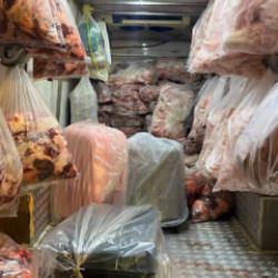 Sakarya'da kamyonetten &ccedil;ıkanlar pes dedirtti! 2,8 ton menşei belirsiz et ele ge&ccedil;irildi