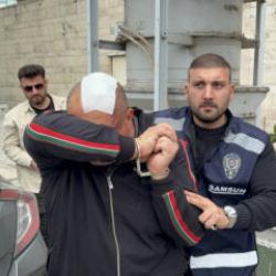 Silahlı saldırgana karşı ilgin&ccedil; hamle: Pencereden mumluk fırlattı