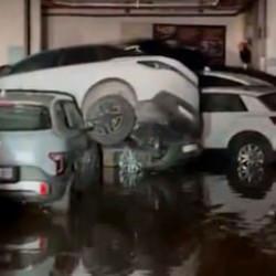İstanbul&rsquo;daki sağanağın bilan&ccedil;osu sular &ccedil;ekilince ortaya &ccedil;ıktı!