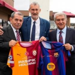 Galatasaray ve Barcelona y&ouml;netimi dostluk yemeğinde buluştu