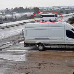 Antalya'da 17 kişinin yaralandığı midib&uuml;s kazası kamerada