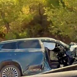 Antalya'da kamyon ile cip &ccedil;arpıştı: 1 turist &ouml;ld&uuml;, 3 yaralı