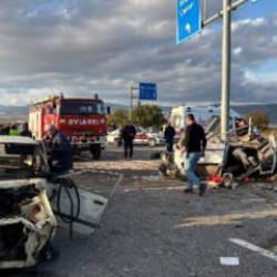&Ccedil;orum&rsquo;da can pazarı! İki otomobil &ccedil;arpıştı: 7 kişi yaralandı