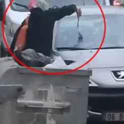 Bursa'da bir kadın tartıştığı kocasının otomobiline &ccedil;eki&ccedil;le zarar verdi