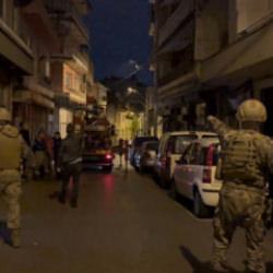 Bursa'da rehine krizi! Mahalleye giriş &ccedil;ıkışlar kapatıldı... &Ouml;zel harekat devreye girdi 