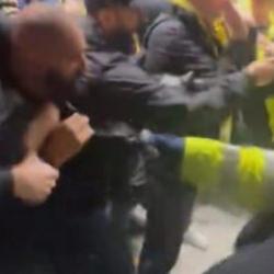 İngiliz polisinden Fenerbah&ccedil;elilere orantısız g&uuml;&ccedil;! 1 taraftarın burnu kırıldı
