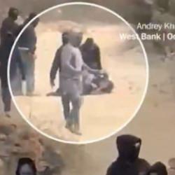 İsrailli işgalcilerden Amerikalı gazeteciye saldırı: Yere yatırıp dakikalarca tekmelediler