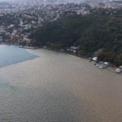 İstanbul Boğazı'nın rengi kahverengiye d&ouml;nd&uuml;