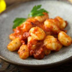 İtalyan usul&uuml; gnocchi nasıl yapılır? Evde patatesli makarna tarifi