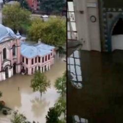 300 Yıllık tarihi camii sular altında kaldı