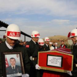 Şehit uzman &ccedil;avuş, toprağa verildi! Baba olmak i&ccedil;in g&uuml;n sayıyormuş