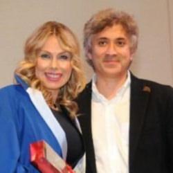 &Uuml;nl&uuml; cerrah &ccedil;ift Samsun yolunda &ouml;l&uuml;mden d&ouml;nd&uuml;: Zincirleme kaza ucuz atlatıldı