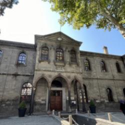 Sakarya şehitlerinin emaneti Taş Mektep 133 yıldır geleceği aydınlatıyor