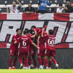 3 penaltı, 1 kırmızı kart &ccedil;ıktı! Lider 90+6'da yıkıldı