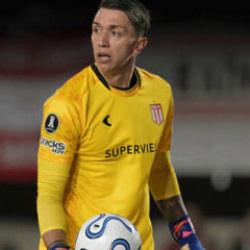 40 yaşındaki Muslera'dan tarihe ge&ccedil;ecek penaltı performansı! Takımını finale &ccedil;ıkardı