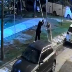 Sokak ortasında &ouml;yle bir şeye kalkıştılar ki... Kimse bir anlam veremedi!