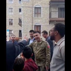 Şuşa'da Azerbaycanlı &ccedil;ocuklardan Mehmet&ccedil;ik'e sevgi seli