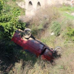Amasya'da minib&uuml;s takla atarak dereye u&ccedil;tu: 9 yaralı