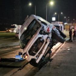 Ambulansla otomobil &ccedil;arpıştı: 6 yaralı