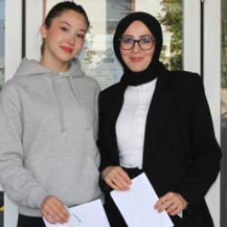 Anne-kız aynı okulda KPSS'ye girdi