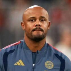 Antrenmanda bayıldı! Bayern M&uuml;nih'in hocası hastaneye kaldırıldı