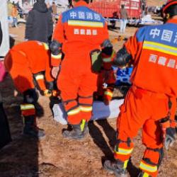  &Ccedil;in'de 7 b&uuml;y&uuml;kl&uuml;ğ&uuml;ndeki deprem kamerada: 16 kişi &ouml;ld&uuml;, 65 kişi yaralandı!