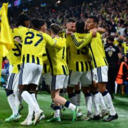 Fenerbah&ccedil;e'de korkutan sakatlık! Ma&ccedil;ı yarıda bıraktı