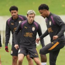 Galatasaray Lille ma&ccedil;ının kamp kadrosunu a&ccedil;ıkladı! B&uuml;y&uuml;k s&uuml;rpriz