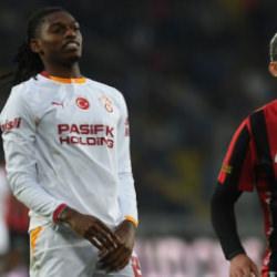 Lille ma&ccedil;ında yok! Galatasaray, Leao'nun sakatlığı ile ilgili a&ccedil;ıklama yaptı