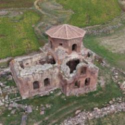 Kapadokya&rsquo;nın gizli hazinesi: Kızıl Kilise her yıl binlerce turisti ağırlıyor