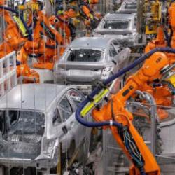 &Ccedil;in'in g&uuml;c&uuml;ne dayanamadı: Otomotiv markası resmen ikiye b&ouml;l&uuml;nd&uuml;