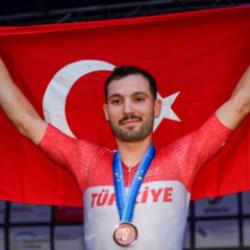 Şanghay'da gelen zafer! Konyalı milli bisiklet&ccedil;i d&uuml;nya sıralamasının zirvesinde