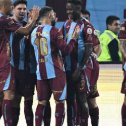 Kartal, Akyazı'dan &ccedil;ıkamadı! Fırtına, Beşiktaş'ı da devirdi