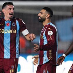 Trabzonspor'dan galibiyetin ardından Beşiktaş'a g&ouml;ndermeli paylaşımlar!