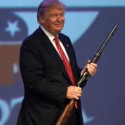 Trump&rsquo;tan iki &uuml;lkeye g&ouml;zdağı: &Ouml;nce İran, sonra K&uuml;ba! 