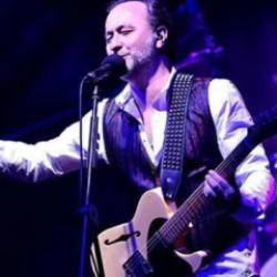 &Uuml;nl&uuml; şarkıcı Nev'den &uuml;zen haber!