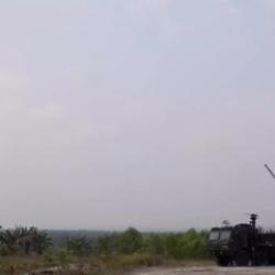 ROKETSAN'ın ihracat başarısı sahnede! Endonezya ordusu T&uuml;rk f&uuml;zeleriyle canlı atış yaptı!