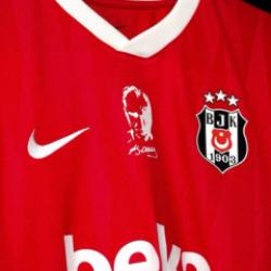 Beşiktaş, yeni formasını tanıttı!