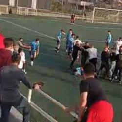 U17 ma&ccedil;ında saha karıştı m&uuml;sabaka tatil edildi