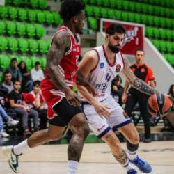 Anadolu Efes farklı kaybetti