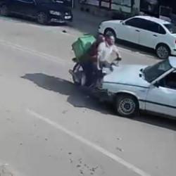 Adana'da otomobil ile motosiklet &ccedil;arpıştı: Karı koca yaralandı