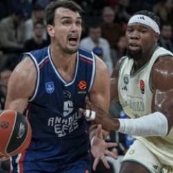 Anadolu Efes, evinde kazandı!
