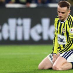Bağlar kopuyor! Milli yıldızla taraftar arasında gerilim