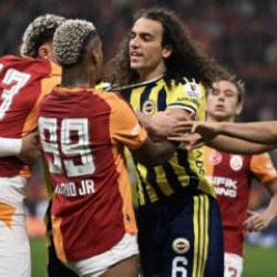 'B&ouml;yle derbi oynanmaz kardeşim' diyen İlker Yağcıoğlu, 2 soru sordu ve isyan etti! 