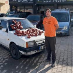 Eskişehir&rsquo;de ilgin&ccedil; takas! Otomobilini 100 kilo dana sucuğuyla değiştirdi