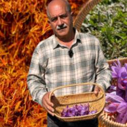 Esnaflığı bıraktı, tarlaya y&ouml;neldi! Kilosu 1 milyon liraya yaklaşan &uuml;r&uuml;n&uuml; yetiştiriyor