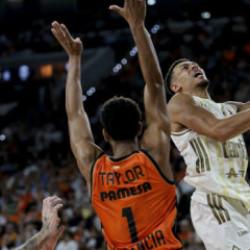 Fenerbah&ccedil;e, 8 sayıyla kaybetti