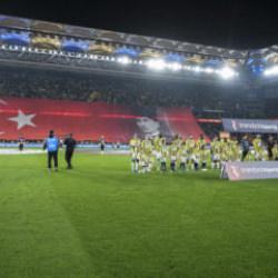 Fenerbah&ccedil;e trib&uuml;nlerinden tepki! İstifa sesleri y&uuml;kseldi